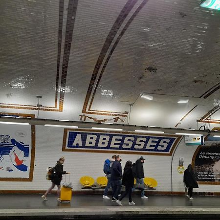 Appartamento Studio équipé métro Abbesses à Montmartre Parigi Esterno foto