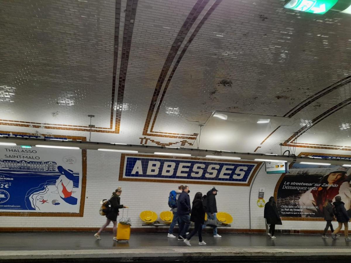 Appartamento Studio équipé métro Abbesses à Montmartre Parigi Esterno foto